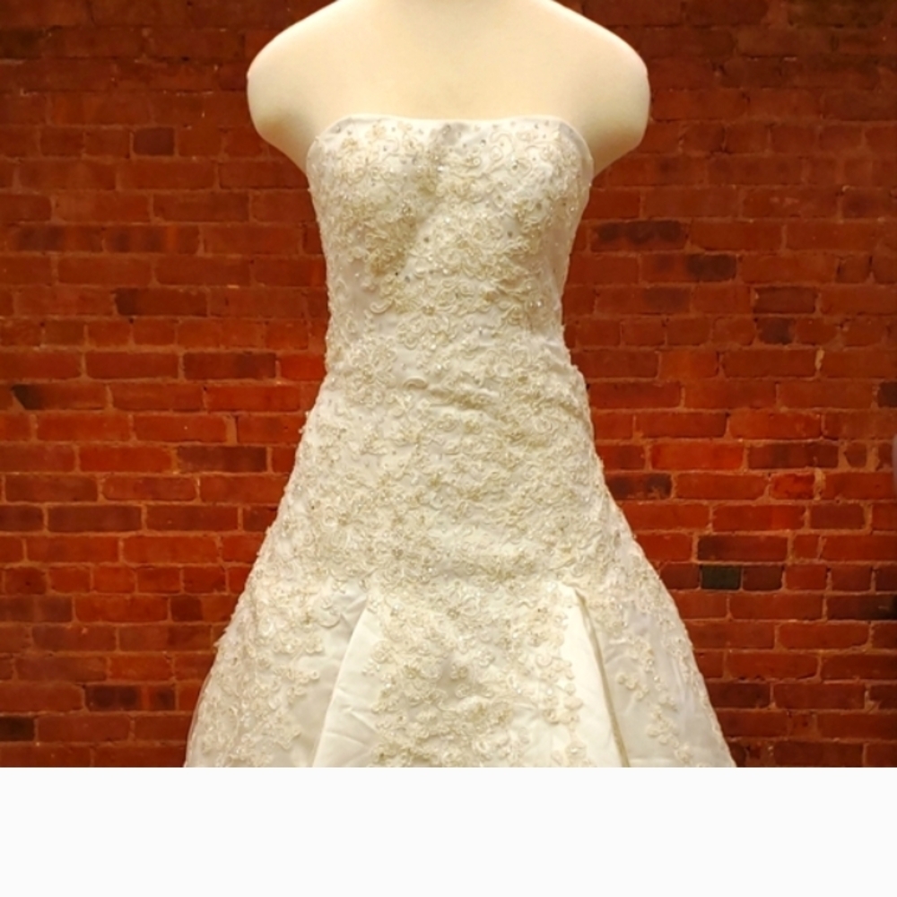 Oleg Cassini Ivory Gown